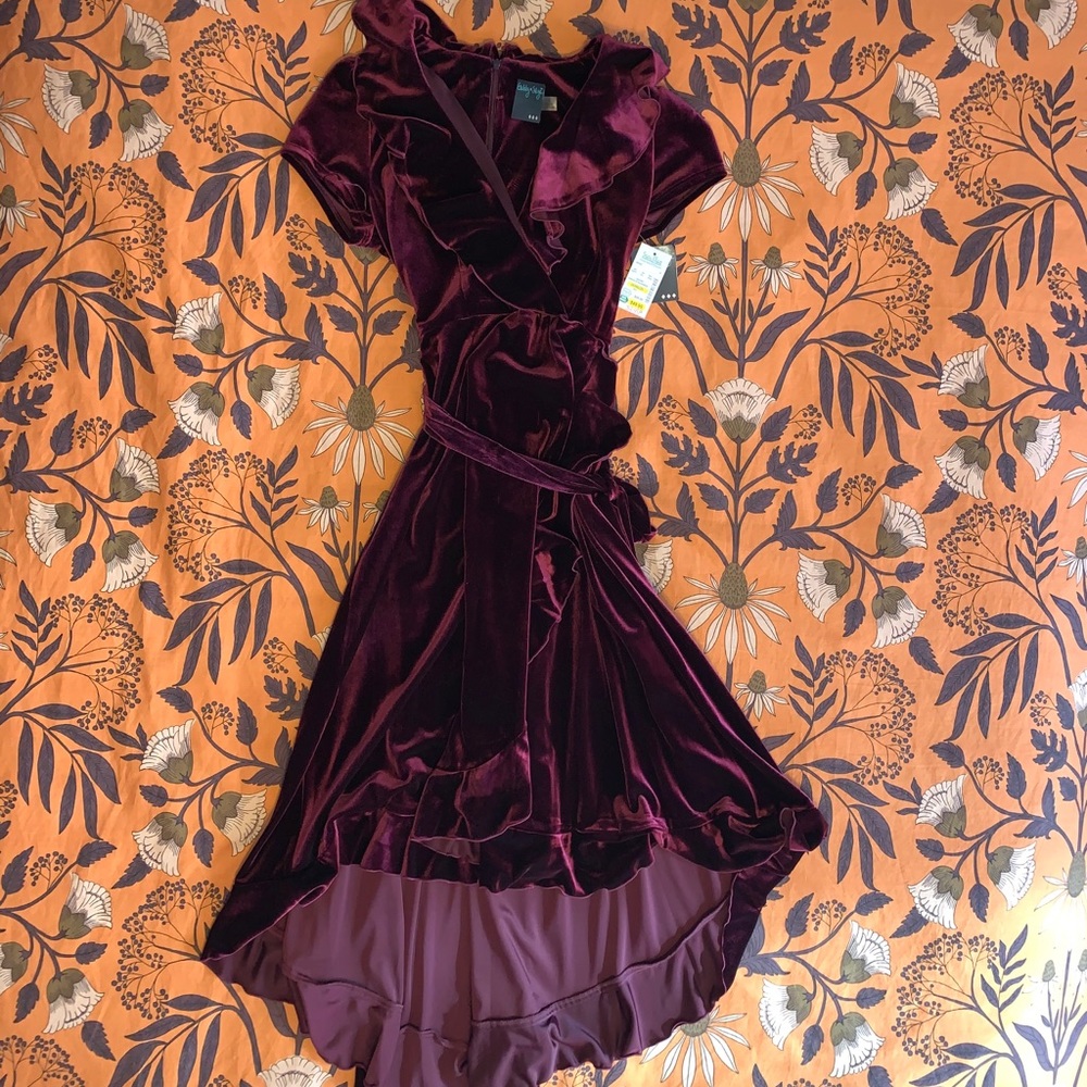 NWT Gabby Skye Maroon Velvet Ruffle dress size 4